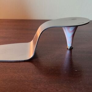 The Pampered Chef Metal Display Stand with Pink Swirl Accent